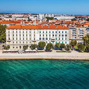 urban-apartments-with-sauna.hotelinzadar.com/